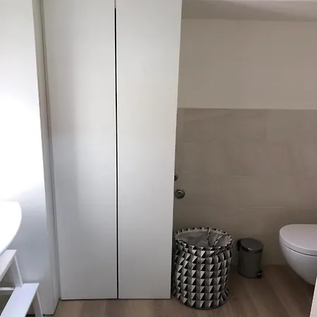 Cielo アパート フォルリ